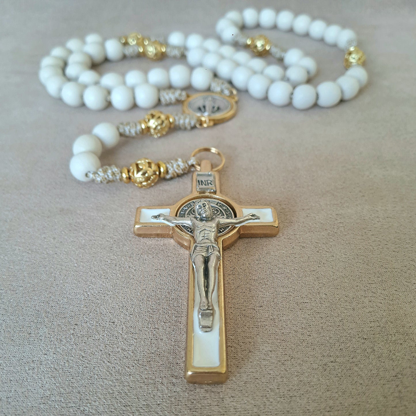 Guld och Vit Benedictus Rosenkrans