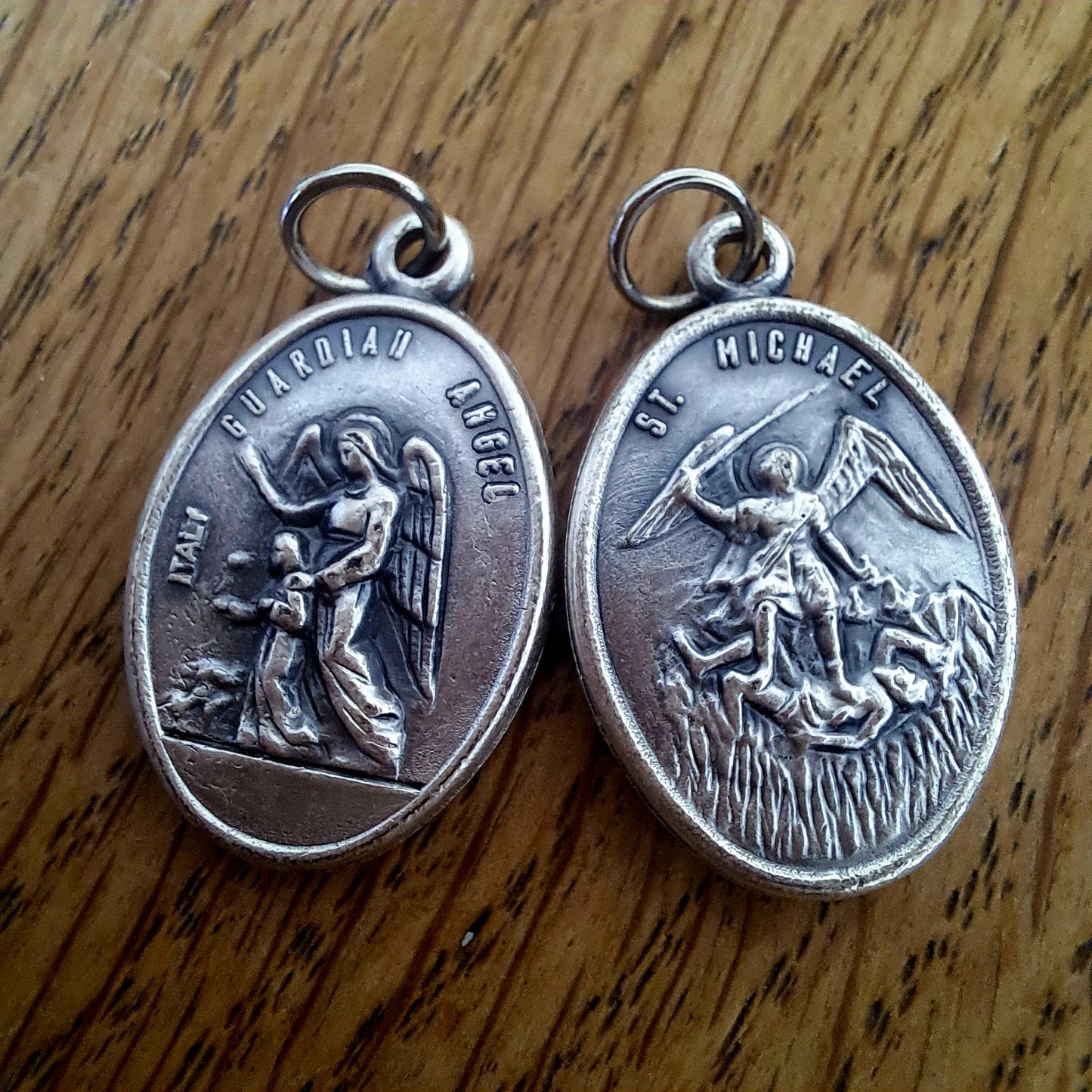Sankt Mikael & skyddsängel medaljong